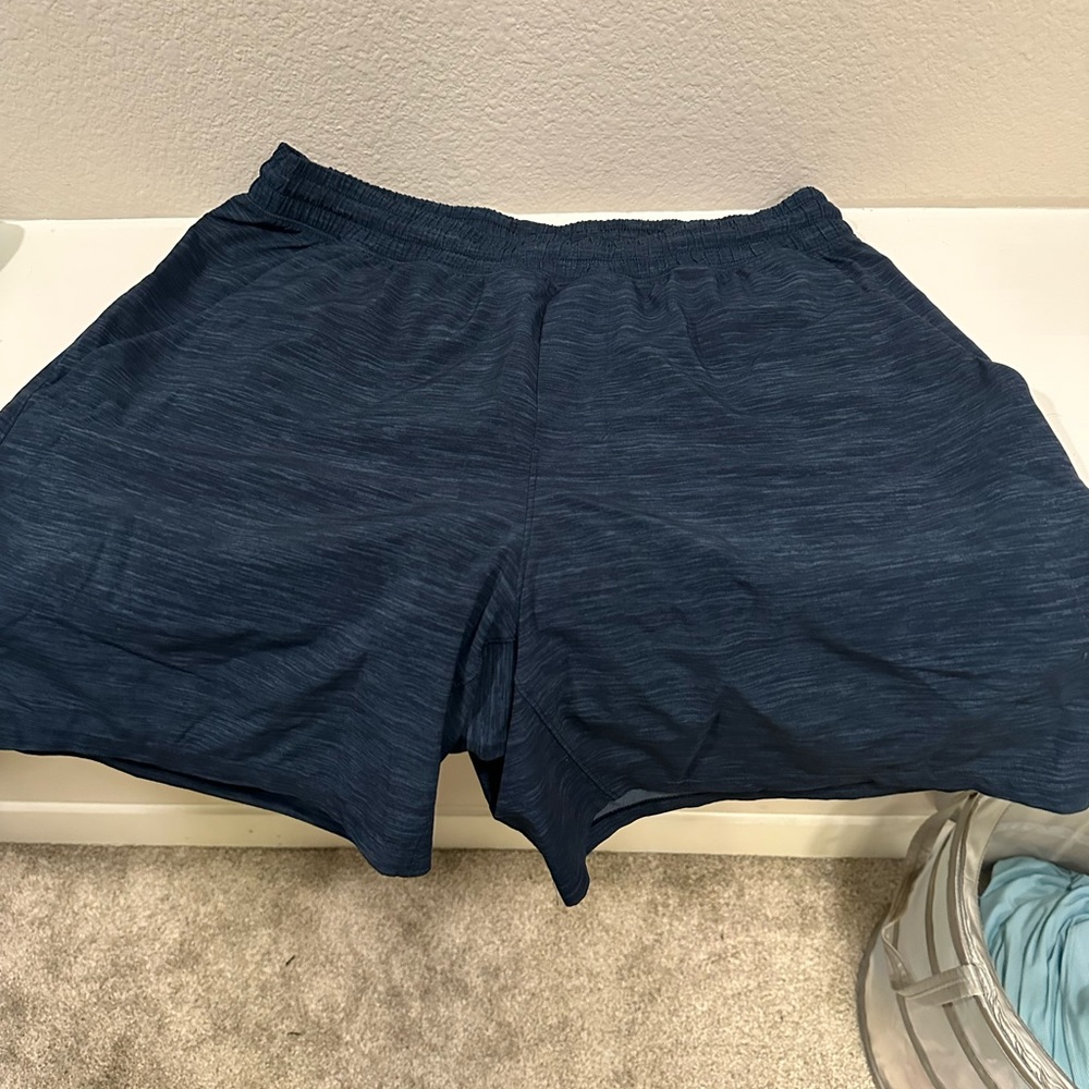 Men’s Lululemon running shorts with liner